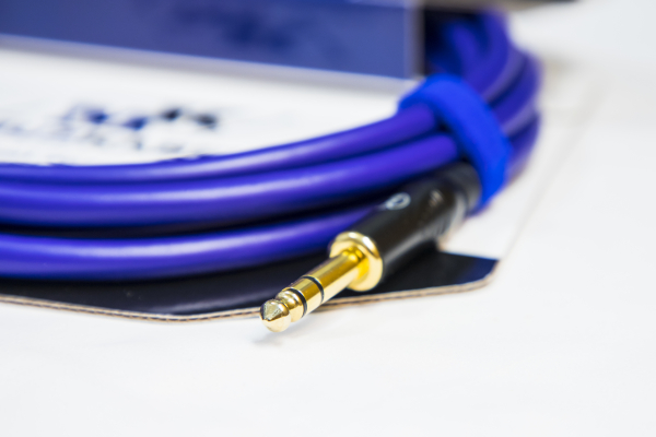 Аудио кабель MUZKABEL BFJMK1V - 1 метр, XLR (мама) - JACK (стерео)